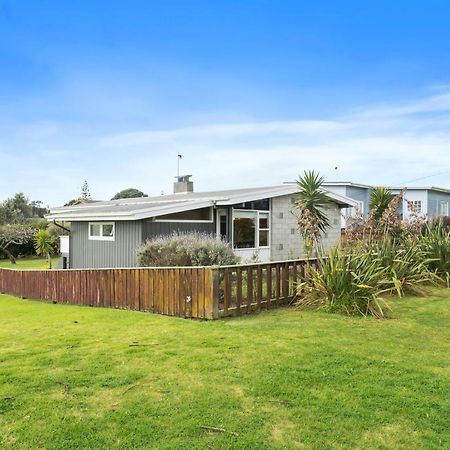 Queenie - Waikanae Beach Holiday Home Екстериор снимка