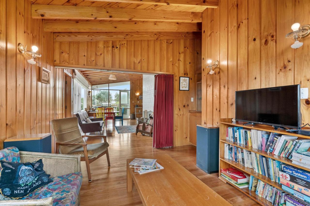 Queenie - Waikanae Beach Holiday Home Екстериор снимка