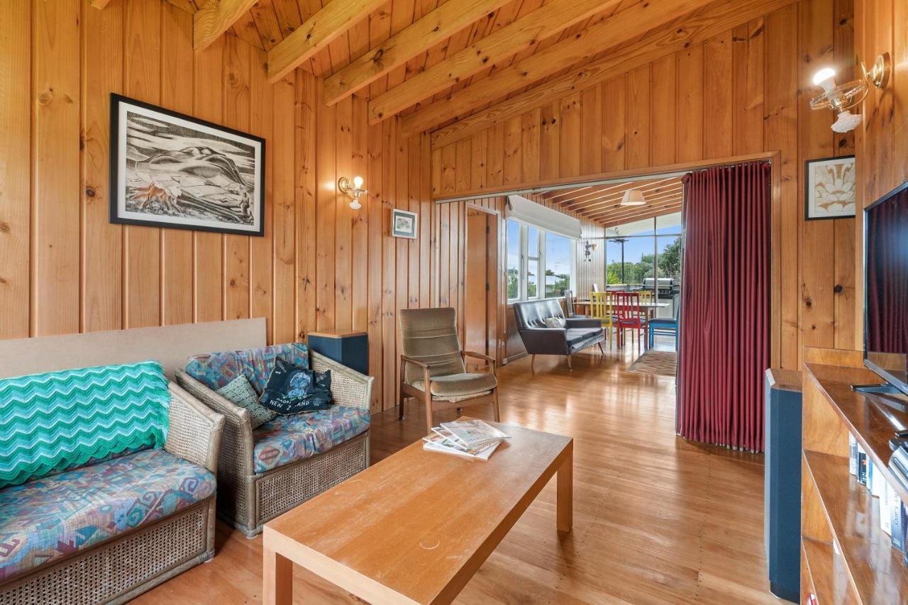 Queenie - Waikanae Beach Holiday Home Екстериор снимка