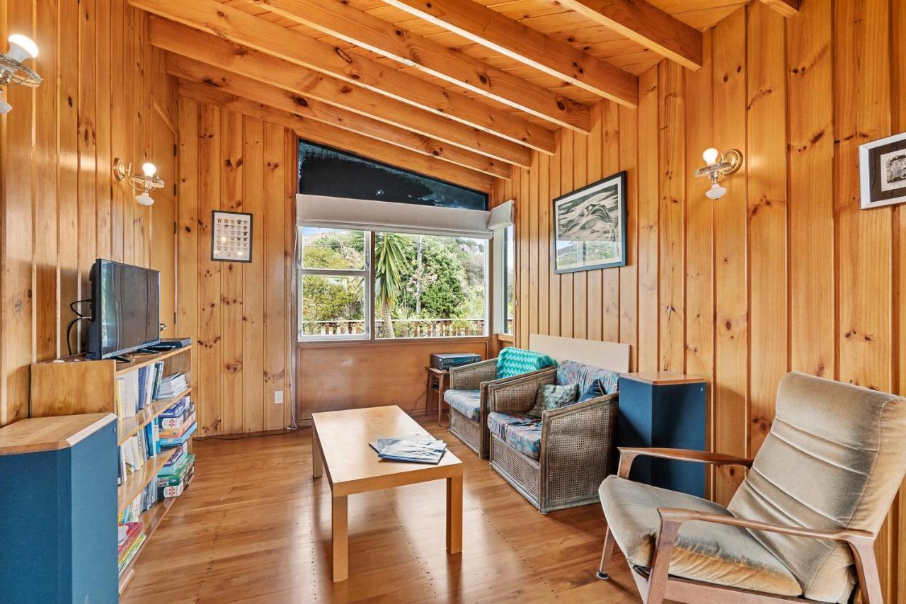 Queenie - Waikanae Beach Holiday Home Екстериор снимка