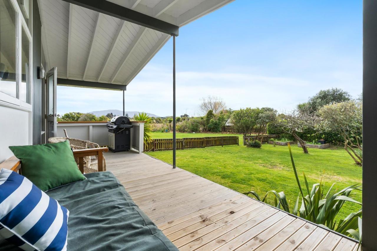 Queenie - Waikanae Beach Holiday Home Екстериор снимка
