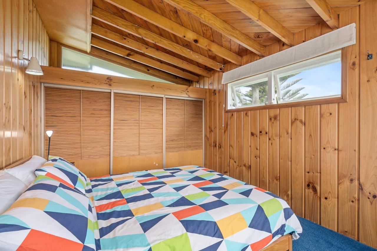 Queenie - Waikanae Beach Holiday Home Екстериор снимка