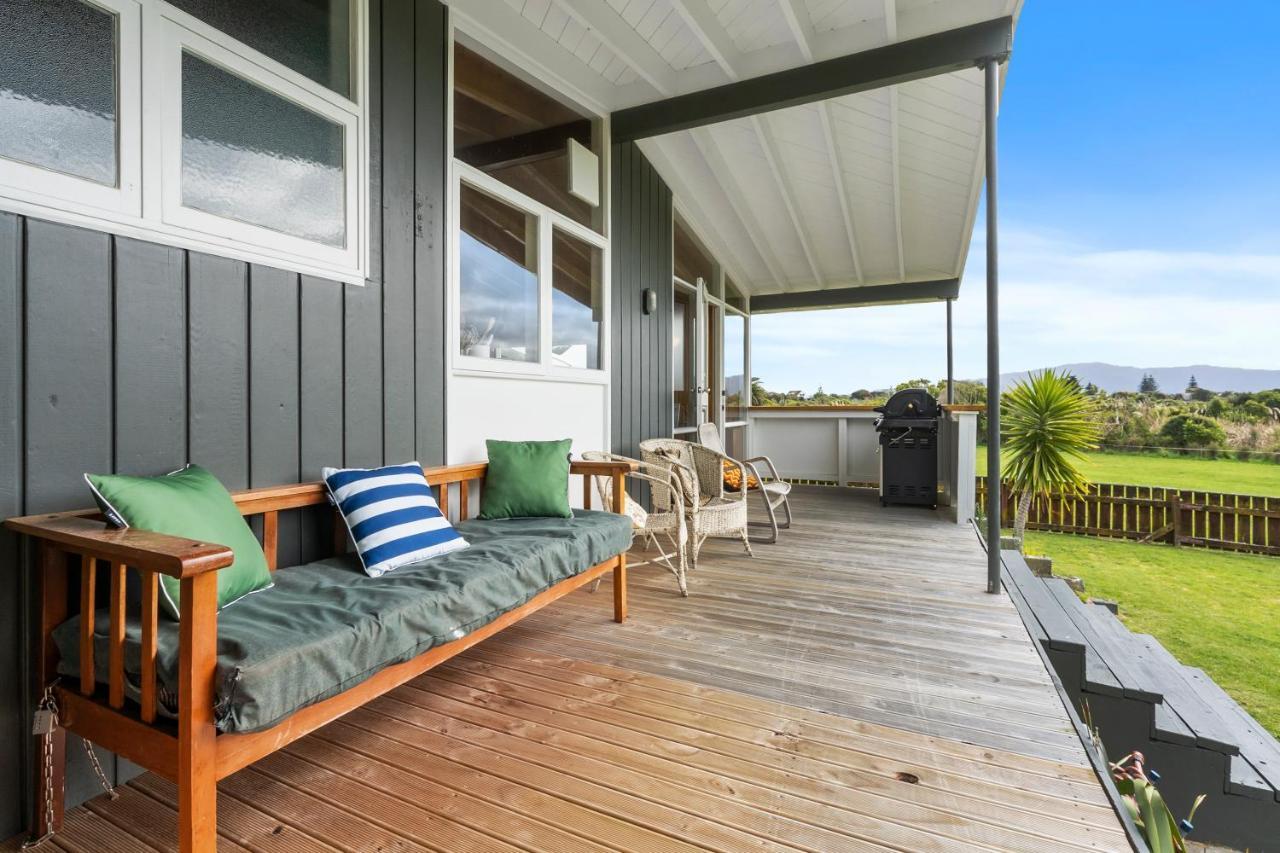 Queenie - Waikanae Beach Holiday Home Екстериор снимка