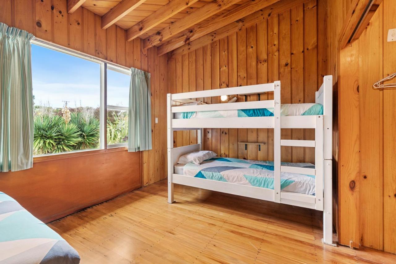 Queenie - Waikanae Beach Holiday Home Екстериор снимка